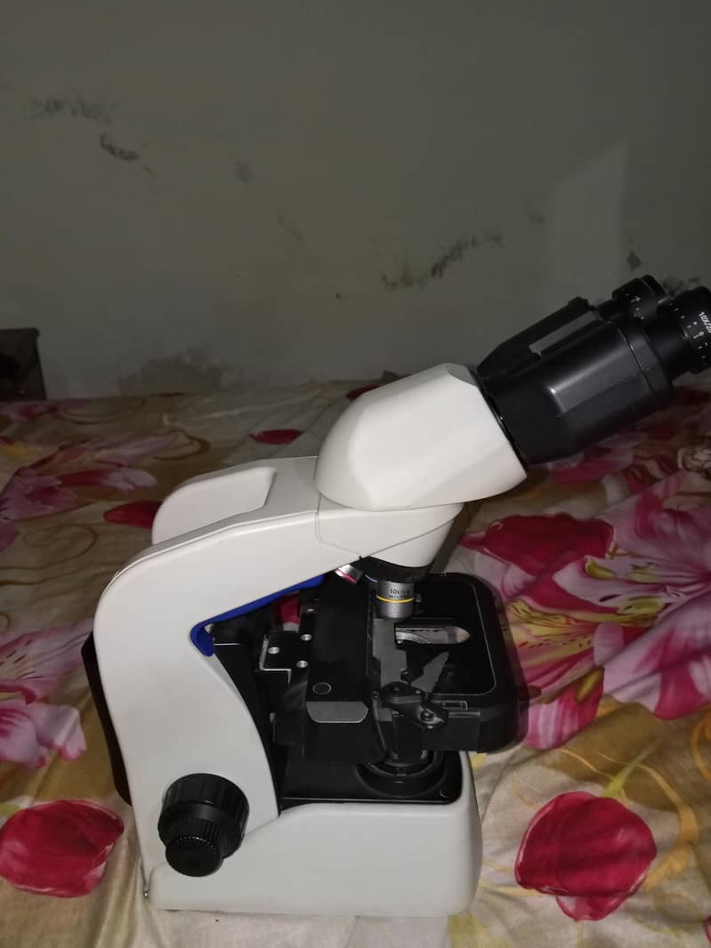 Olympus CX23 Optical Microscope. 2