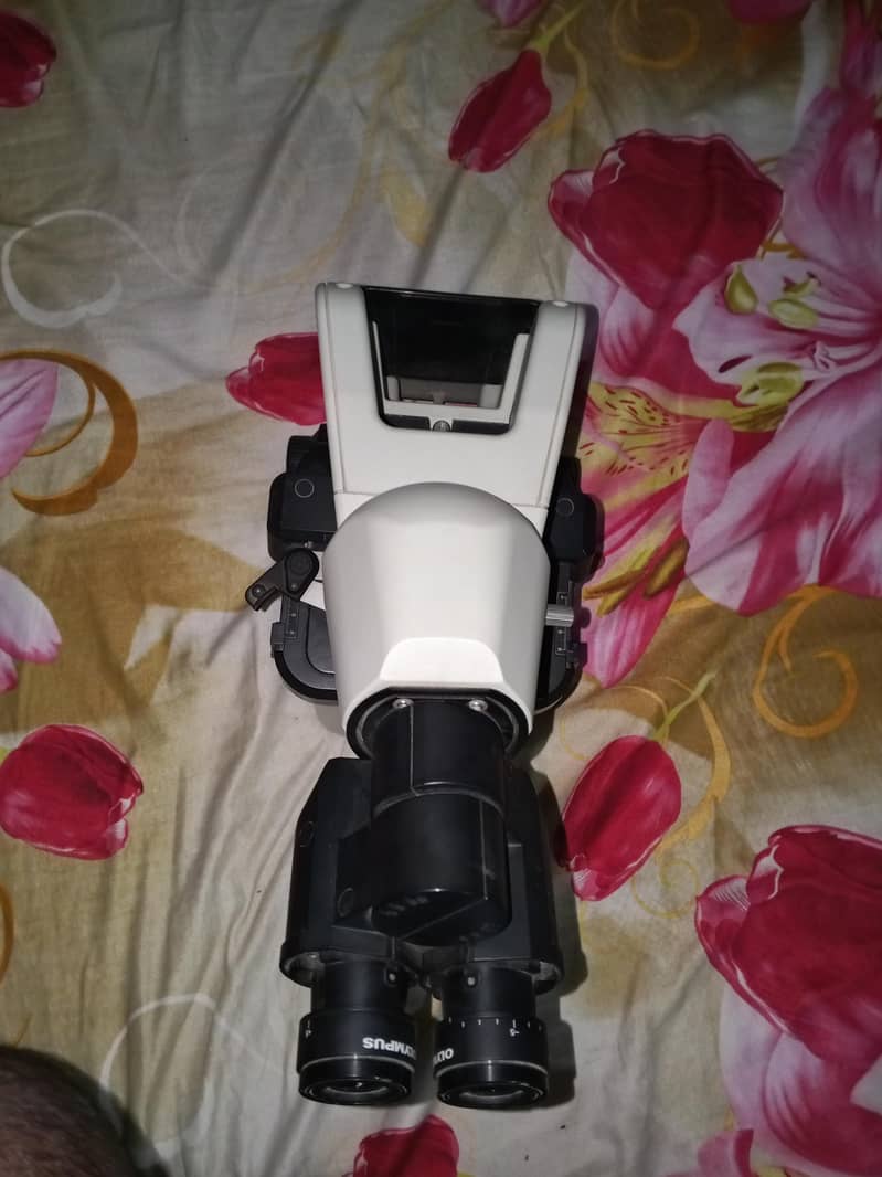 Olympus CX23 Optical Microscope. 8