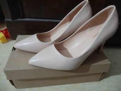 court shoes