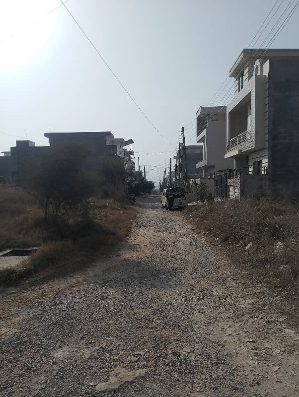 6 Marla Ideal Location Plot 1