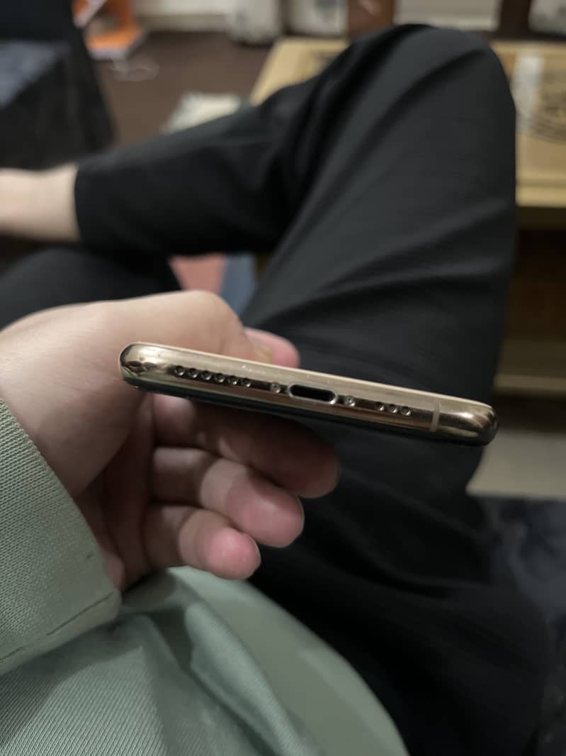 Iphone xs 4