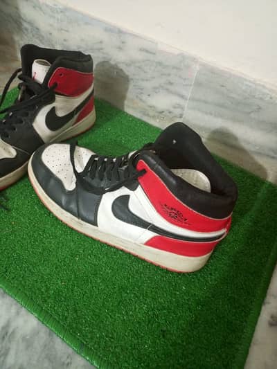 Air Jordan 1 Retro High Track Red