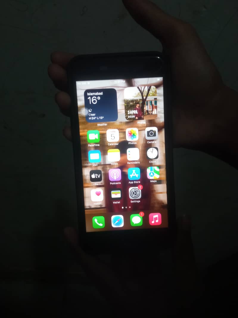 iphone 8 10/10 condition 3