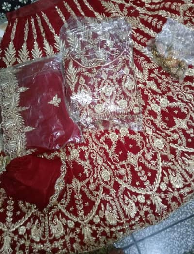 wedding dresses/ bridal lehnga/ bridal barat lehnga