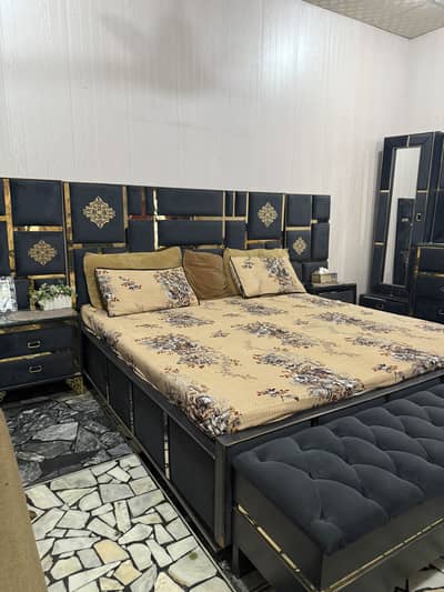 Bed,side tables,dressing,storage box