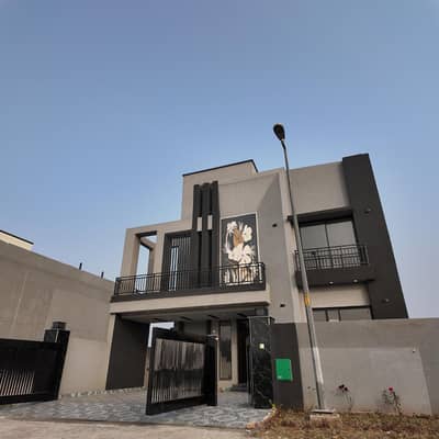 10 Marla Like Brand New House For Rent In Bahria Town Lahore