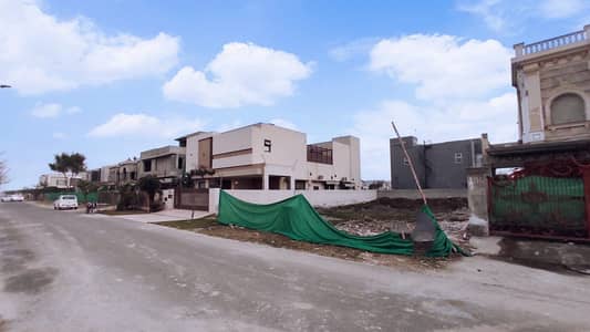 2-KANAL RESIDENTIAL PLOT LOCATED IN THE BEST BLOCK OF DHA LAHORE.