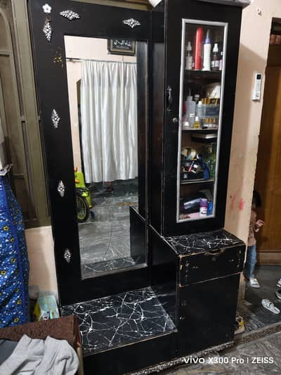 Dressing with Storage Box