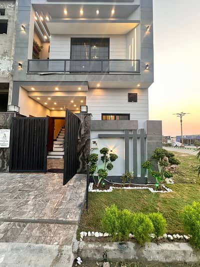 5 Marla luxury house For Rent In Bahria Town Lahore