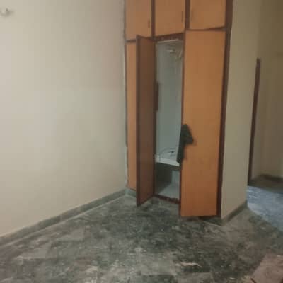 Modal TWON Q BLOCK NEAR KOSUR COLNY 2 BAD UPER PORTION FOR RENT