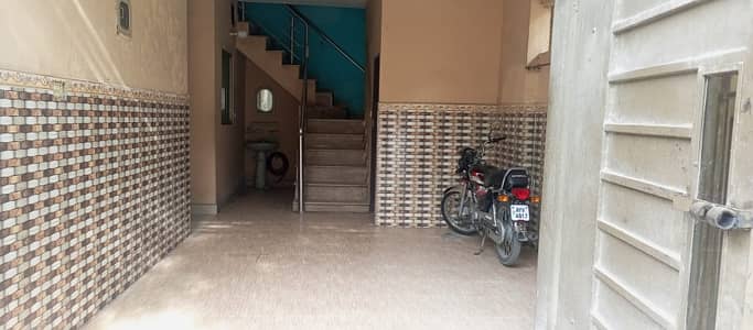 FOR SALE HOUSE 5 MARLA TRIPLE STORY MARBLE WOOD WORK FLOOR BEAUTIFUL HOUSE TOP LOCATION MAIN HAMDARD CHOWK NEAR MINHAJ UNIVERSITY GOOD INVESTMENT TIME
