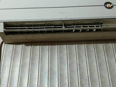 Gree 1 Ton AC 10 by 10 condition no repair