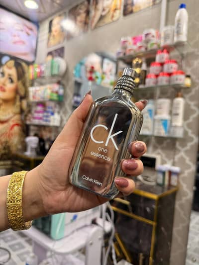CK One Essence Perfume