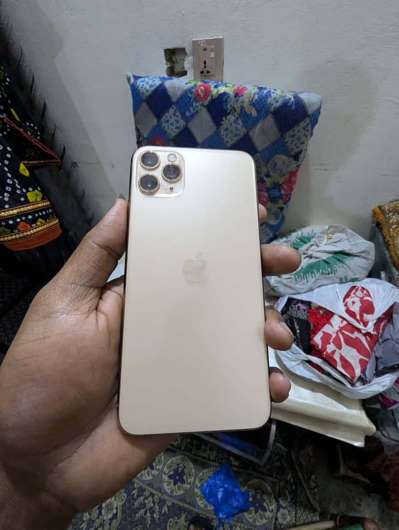 iPhone 11 Pro Max 4