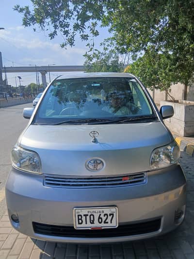 Toyota Porte 2011