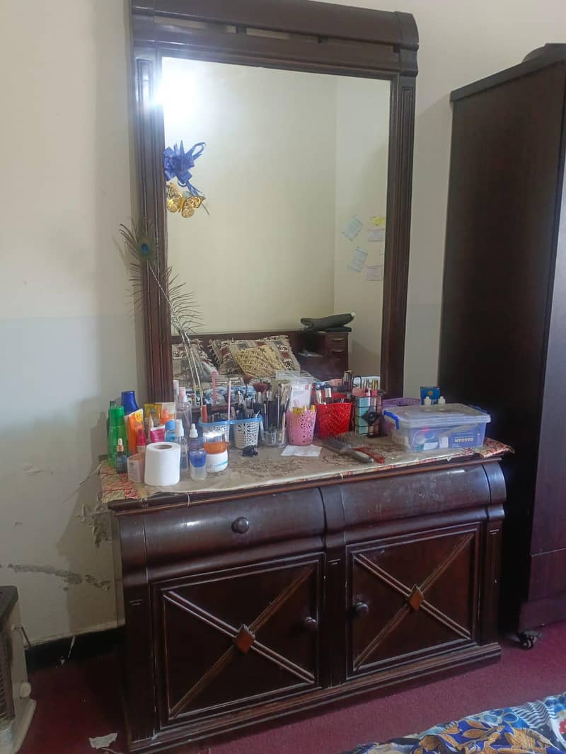dressing table 0
