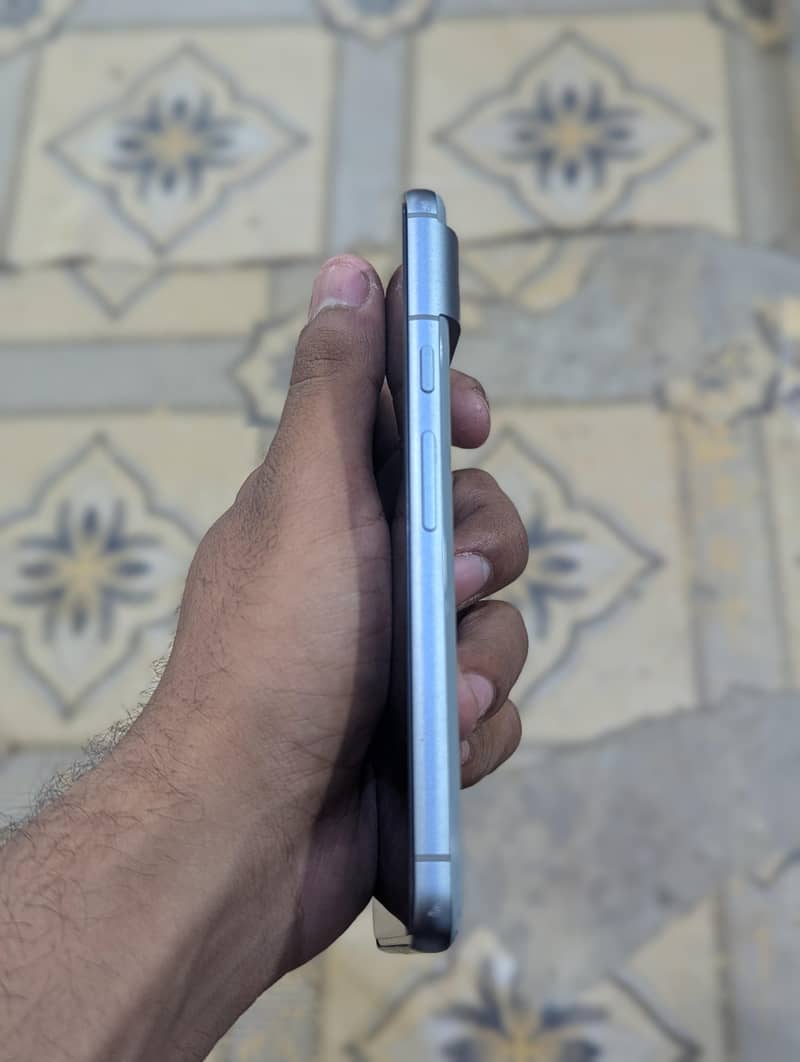 Google pixel 8 4