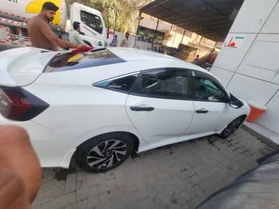 HHonda civic 2018 model totall genuine lushh conditionn untpuch 10/10