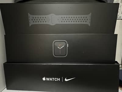Apple watch SE Nike Edition 44 mm with box and cable