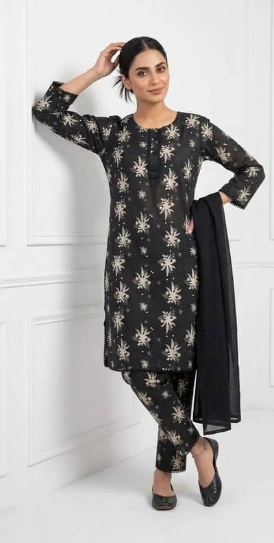 ​Beautiful Black & White 3-Piece Stitched Lawn Suit