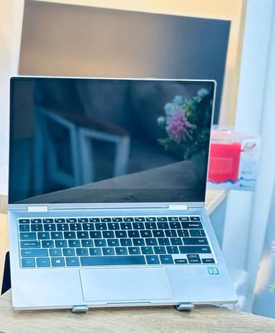 Samsung laptop note book, touch screen, auto rotation core 17 8tg gen