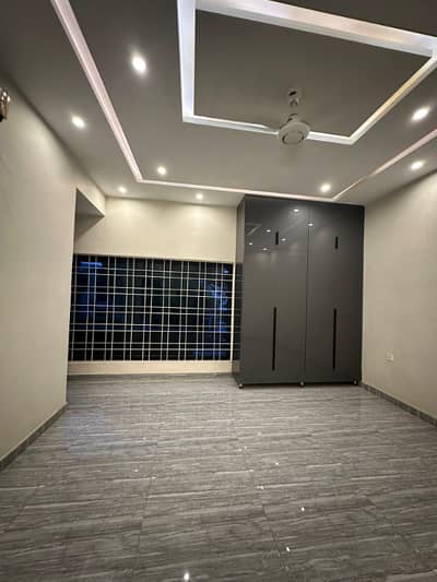 1 Kanal Separate Entrance Upper Portion For Rent With Gas