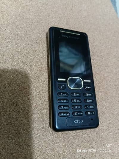 Sony ericsson button phone - K330
