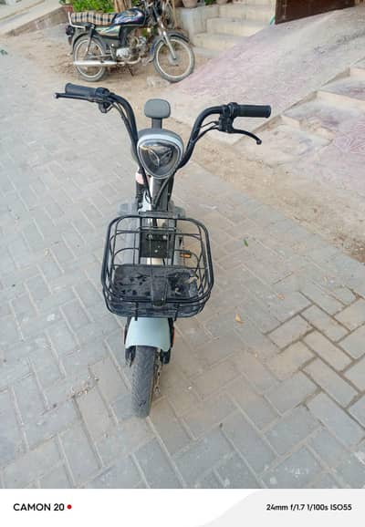 Metro Wonder Electric Scooty