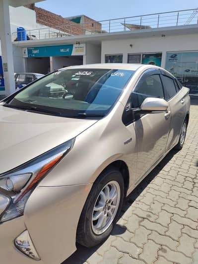 Toyota Prius 2017 A Touring neat condition