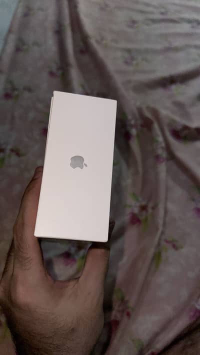 AirPods Pro 1 st gen with wireless charging case brand new never used