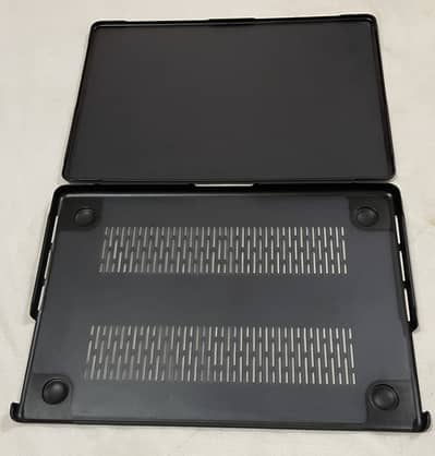 Apple MacBook 13 inches Hard Shell Cover / Case