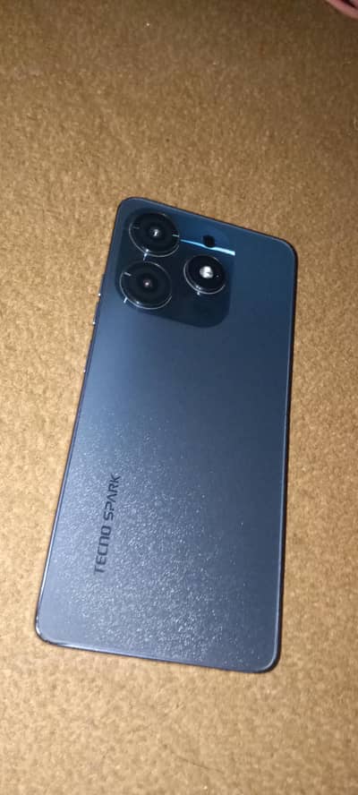 10/9.5 condition with box 8+8/256 spark 10 pro