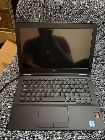 Dell Latitude E5270 Core i5 6 Generation 8GB/256GB SSD 10 by 10 All Ok