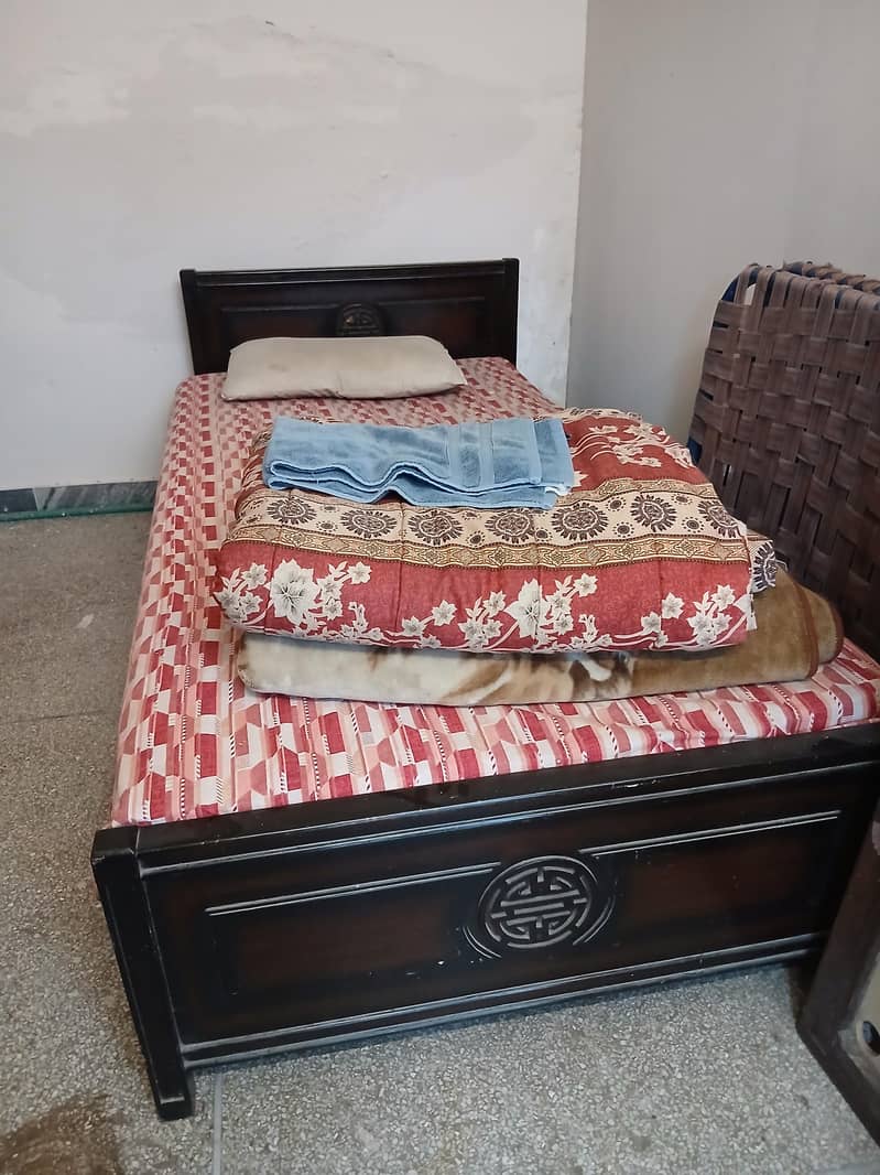 single  bed without site table 0