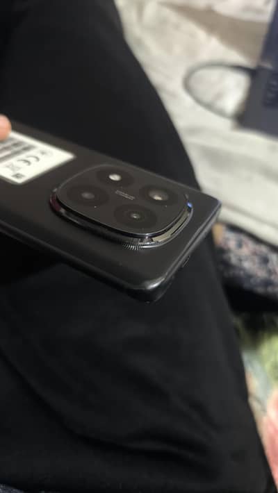 Colour ( Midnight Black )     12+12GB =  512GB