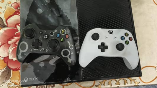 Xbox one 500 gb jailbreak with 2 controllers