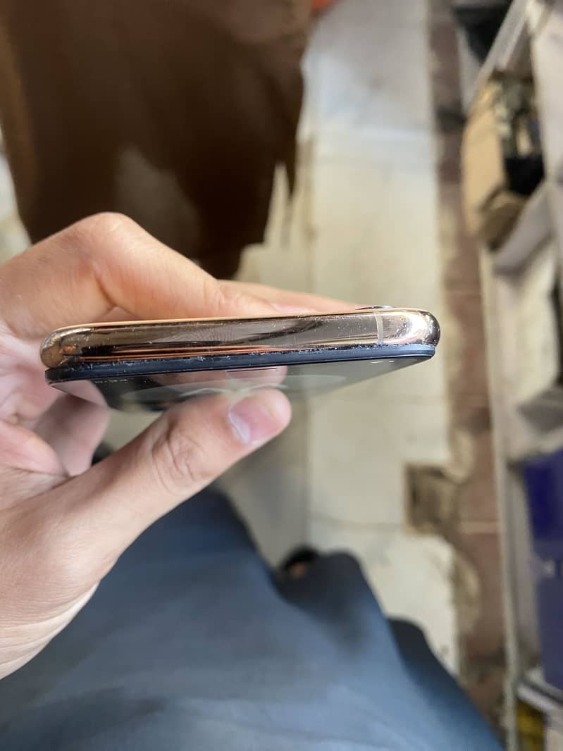 iPhone XS 5