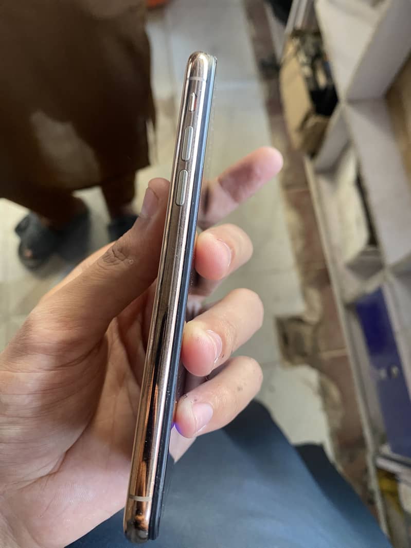 iPhone XS 6
