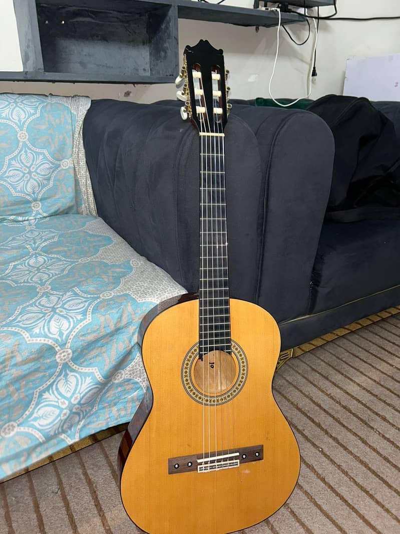 Classic guitar - Musical Instruments - 1112972391