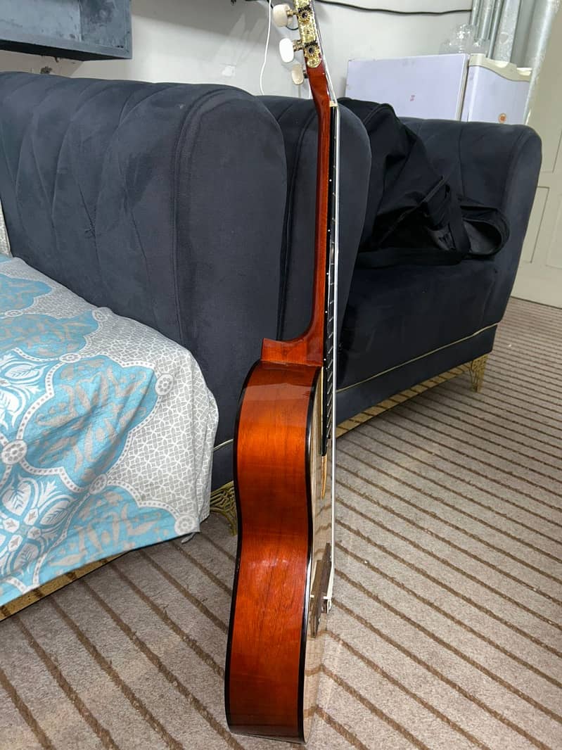 Classic guitar - Musical Instruments - 1112972391