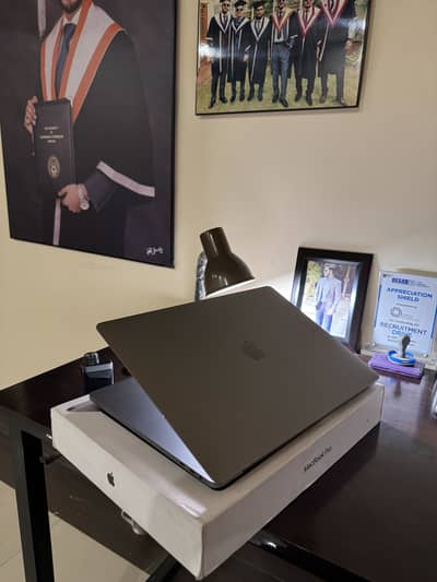 Macbook pro 2019 i9  16 inch