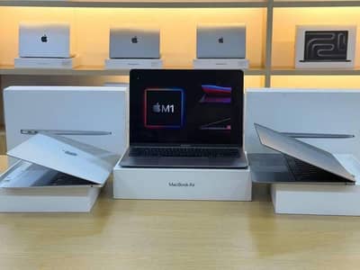 MacBook Air (M1)(2020) Ram : 8GB Storage : 256GB