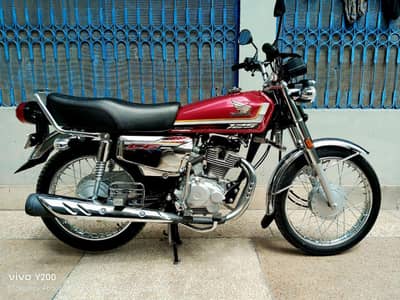 Honda 125 special edition 2025 silver colour full 10/10 condition