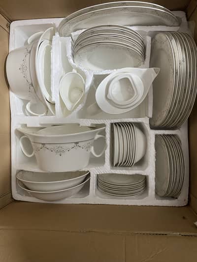 Fresh new 72 piece dinner set for saleeee