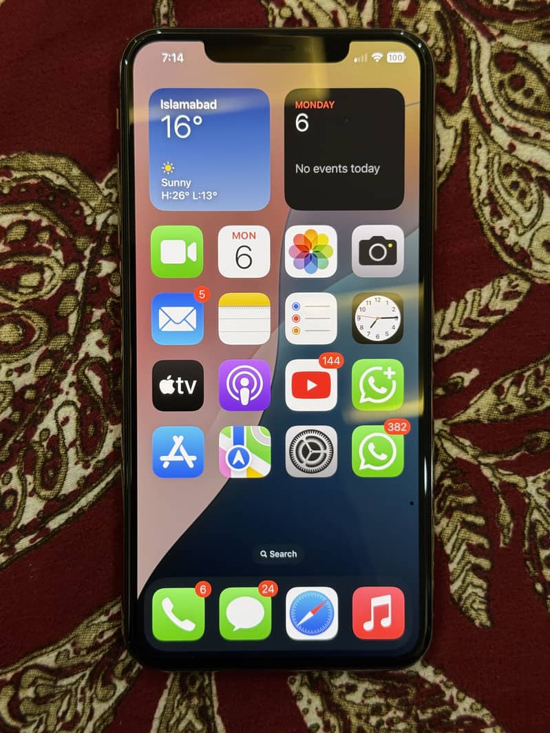 iPhone Xs Max 4