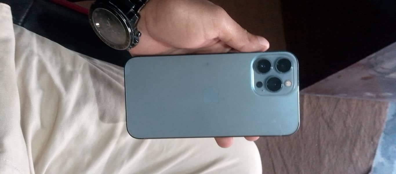 Apple iPhone 13 Pro Max 1