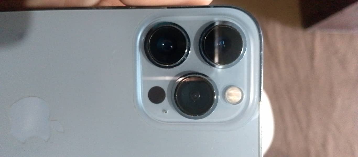 Apple iPhone 13 Pro Max 2