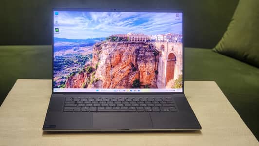  Dell Precision 5690 | Core Ultra 7 | RTX 1000 Ada | 32GB DDR5 | AI