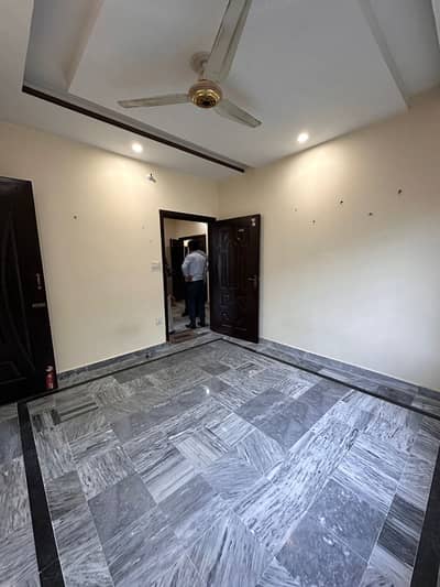 BACHELOR FLAT FOR RENT LOCATION CHAKLALA SCHEME 3