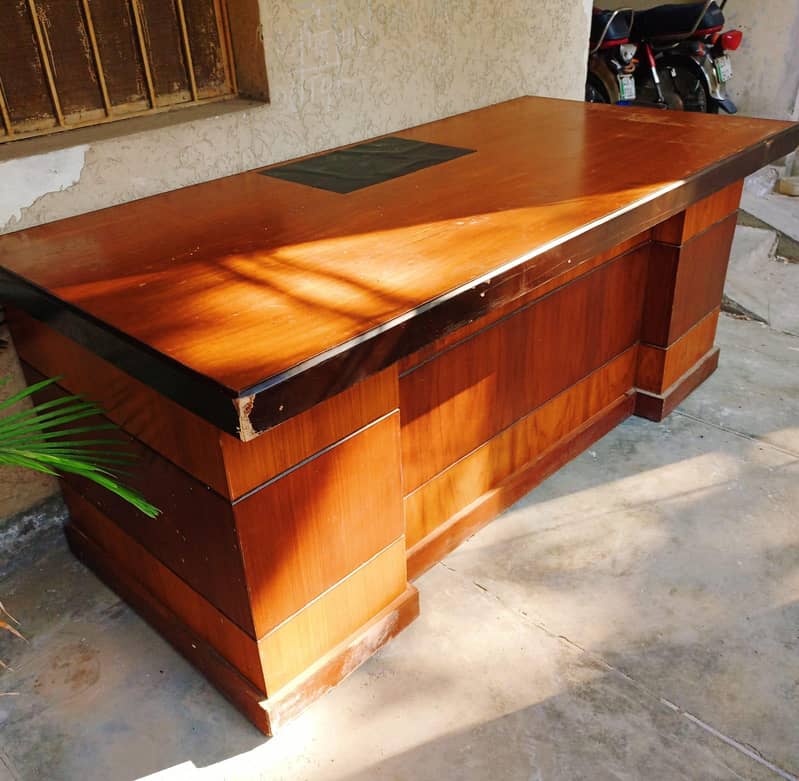 Office Table 0